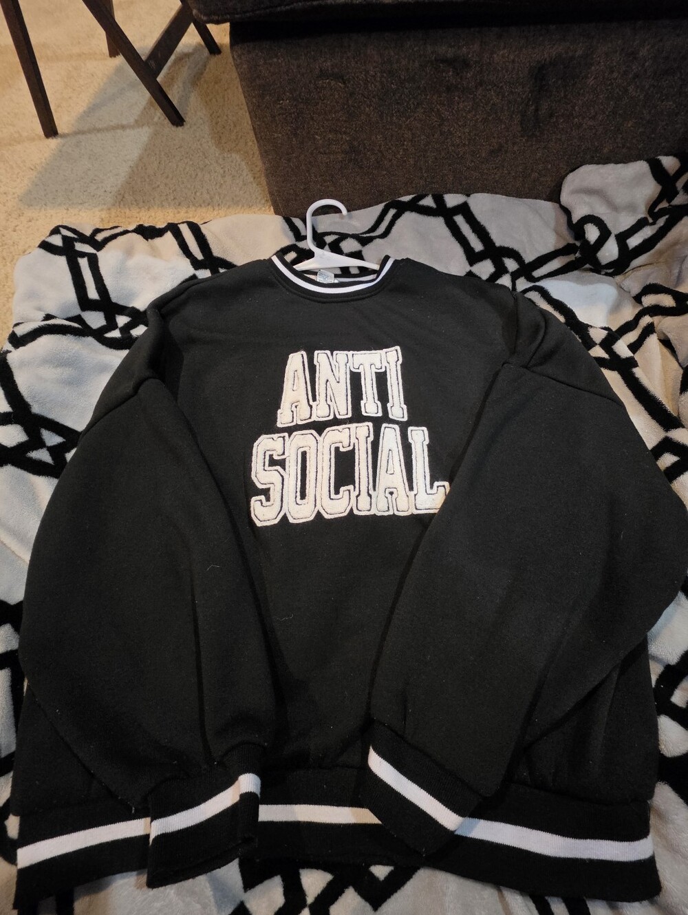 Rue21 Black Crewneck Sweater with White